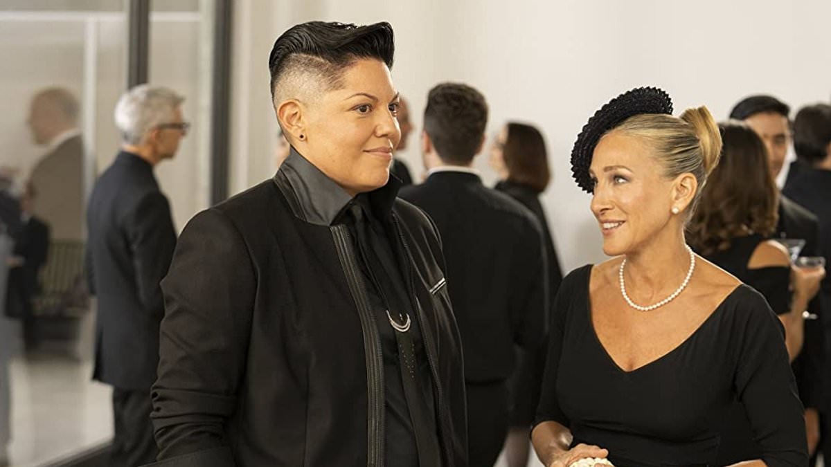 alert-–-the-end-of-che-diaz?-non-binary-star-sara-ramirez-hints-they-have-been-axed-from-and-just-like-that-due-to-staunch-pro-palestine-stance-–-then-slams-the-controversial-character-as-‘performative’