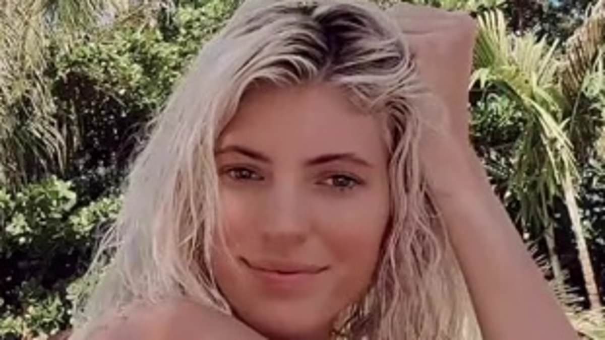 alert-–-devon-windsor-struts-her-stuff-in-a-very-tiny-pastel-blue-bikini-during-sun-soaked-getaway…-less-than-a-year-after-welcoming-second-child