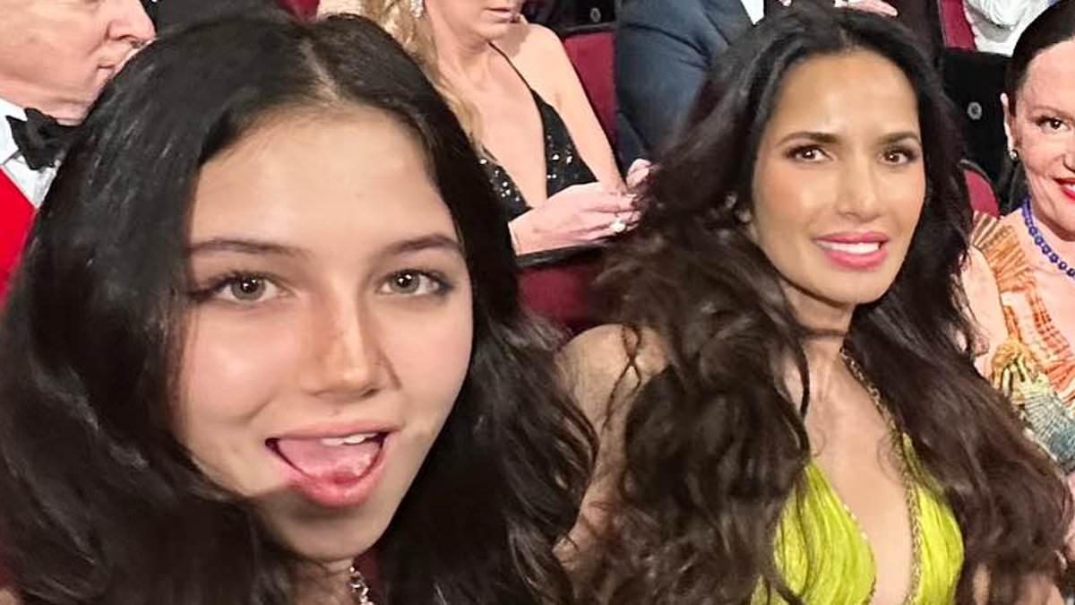 alert-–-padma-lakshmi,-53,-and-daughter-krishna,-13,-snap-selfies-in-their-seats-during-‘girls-night’-at-the-emmys