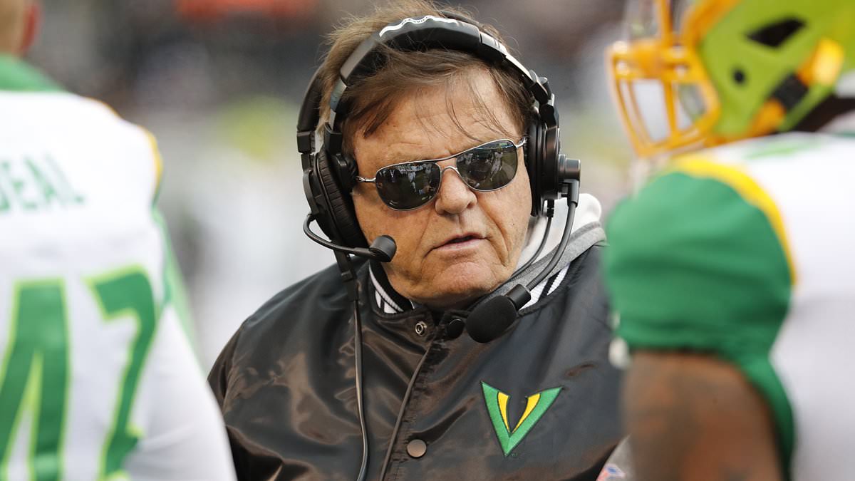 alert-–-former-nfl-head-coach-–-who-used-to-leave-oilers-tickets-for-elvis-presley-–-returns-to-the-sidelines-at-age-82-as-a-defensive-coordinator-for-a-division-ii-college-in-oklahoma