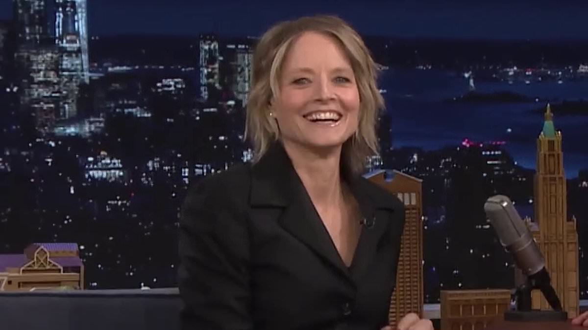 alert-–-jodie-foster-reveals-she-turned-down-iconic-role-of-princess-leia-in-star-wars-at-age-14-and-jokes:-‘i-might-have-had-different-hair’