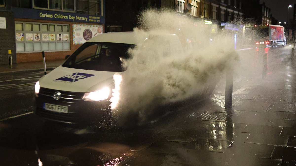 alert-–-storm-isha-live-updates:-travel-chaos-as-trains-and-flights-cancelled-with-thousands-of-homes-left-without-power-as-100mph-winds-and-heavy-rain-batters-the-uk