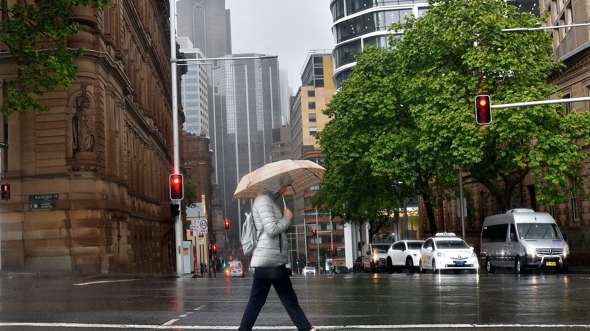 alert-–-savage-weather-leaves-41,000-without-power-just-days-before-cyclone-kirrily-is-set-to-smash-australia’s-east-coast-–-here’s-when-the-category-three-storm-will-hit