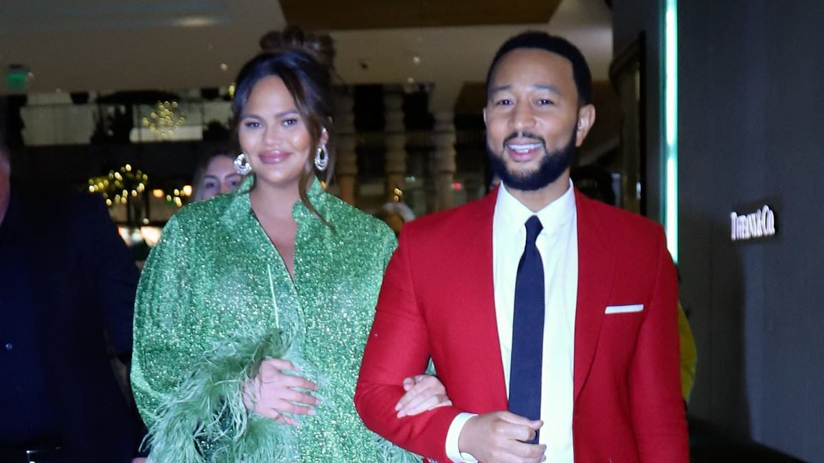 alert-–-chrissy-teigen-feared-her-credit-card-would-be-declined-during-fancy-dinner-date-with-john-legend-early-in-their-romance:-‘i-ended-up-going-to-the-bank-and-getting-cash’