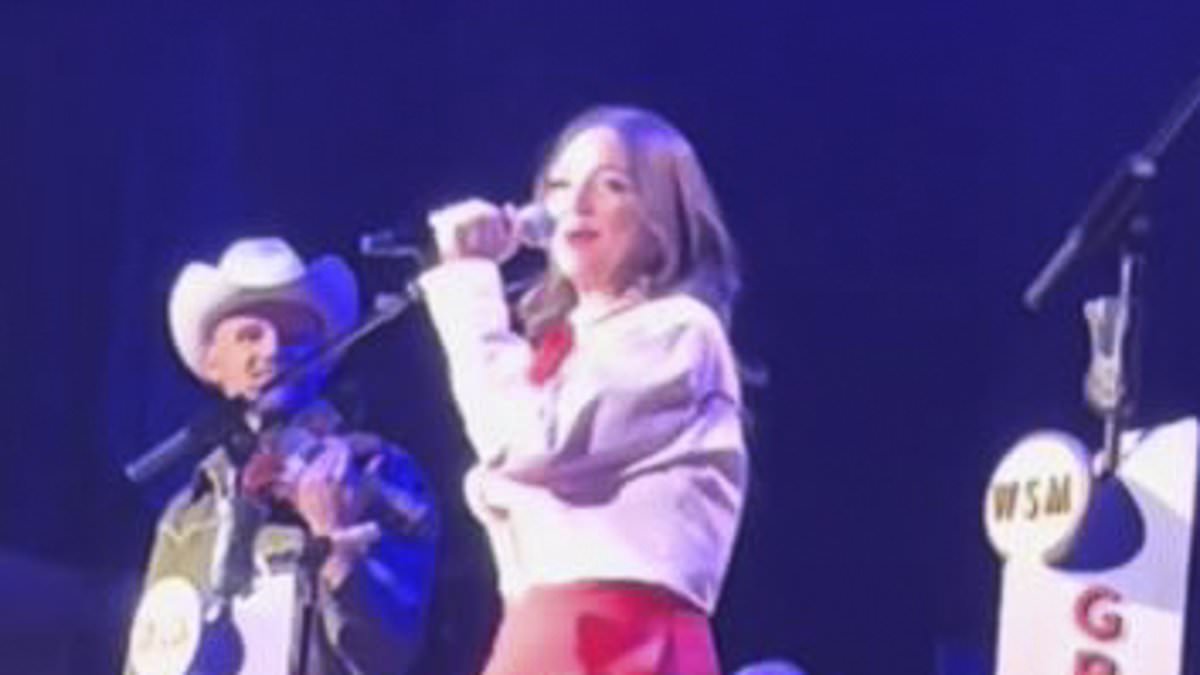 alert-–-grand-ole-opry-says-it-deeply-regrets-foul-language-used-by-admittedly-intoxicated-elle-king-during-dolly-parton’s-birthday-celebration-in-apology-to-concertgoer