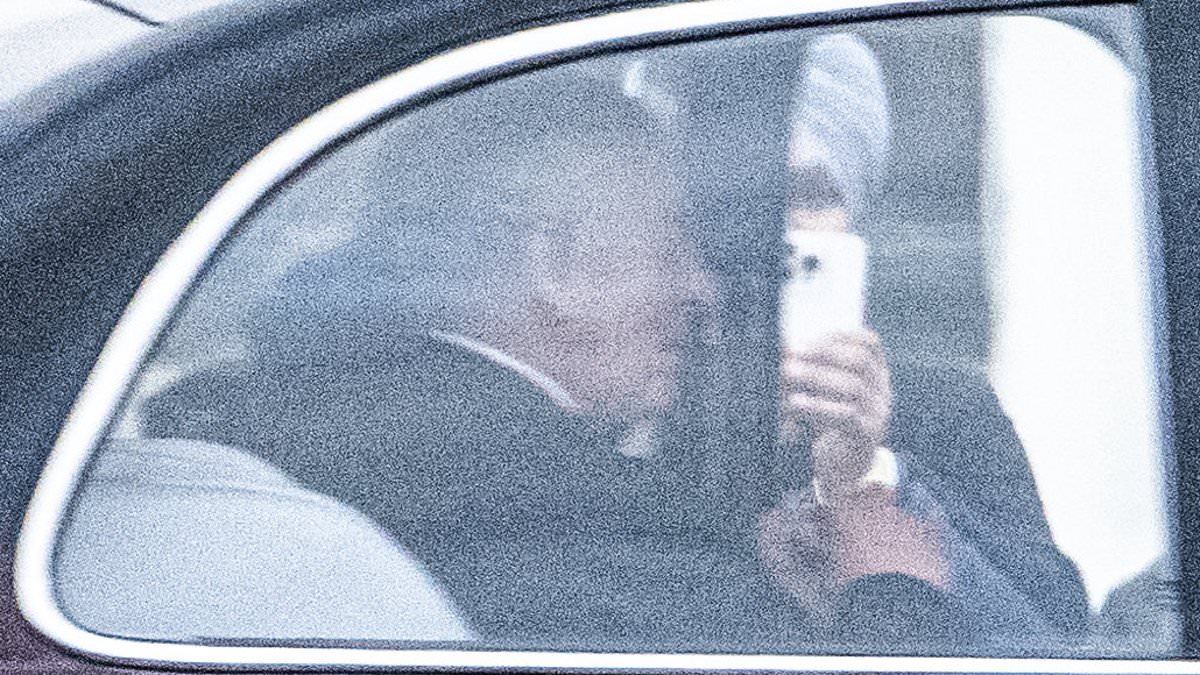 alert-–-king-charles-arrives-at-clarence-house-after-flying-by-helicopter-to-london-from-sandringham-ahead-of-his-treatment-for-an-enlarged-prostate