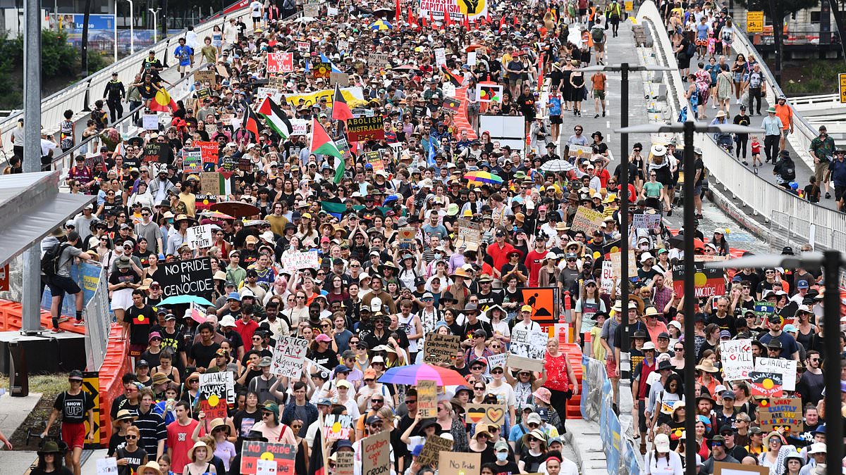 alert-–-australia-day-2024:-huge-crowds-gather-in-major-cities-for-‘invasion-day’-rallies-bringing-together-indigenous-and-pro-palestine-protestors