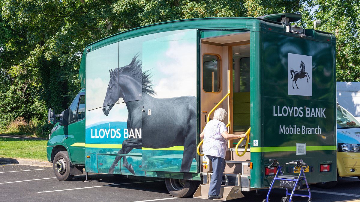 Alert - Lloyds Bank accused of 'betrayal' over plans to scrap its fleet ...