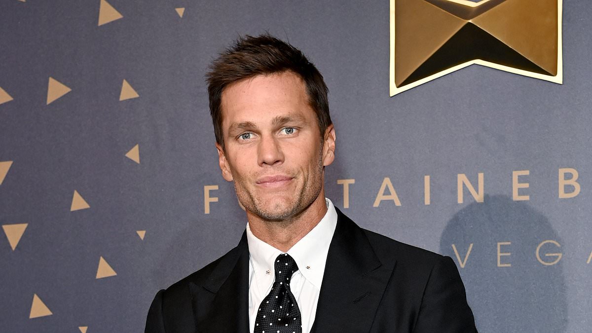 alert-–-tom-brady-teases-upcoming-jump-to-fox-sports-booth,-telling-espn-host-pat-mcafee-he’s-already-practicing-and-jokes-that-he-‘could-write-a-broadcasting-playbook’