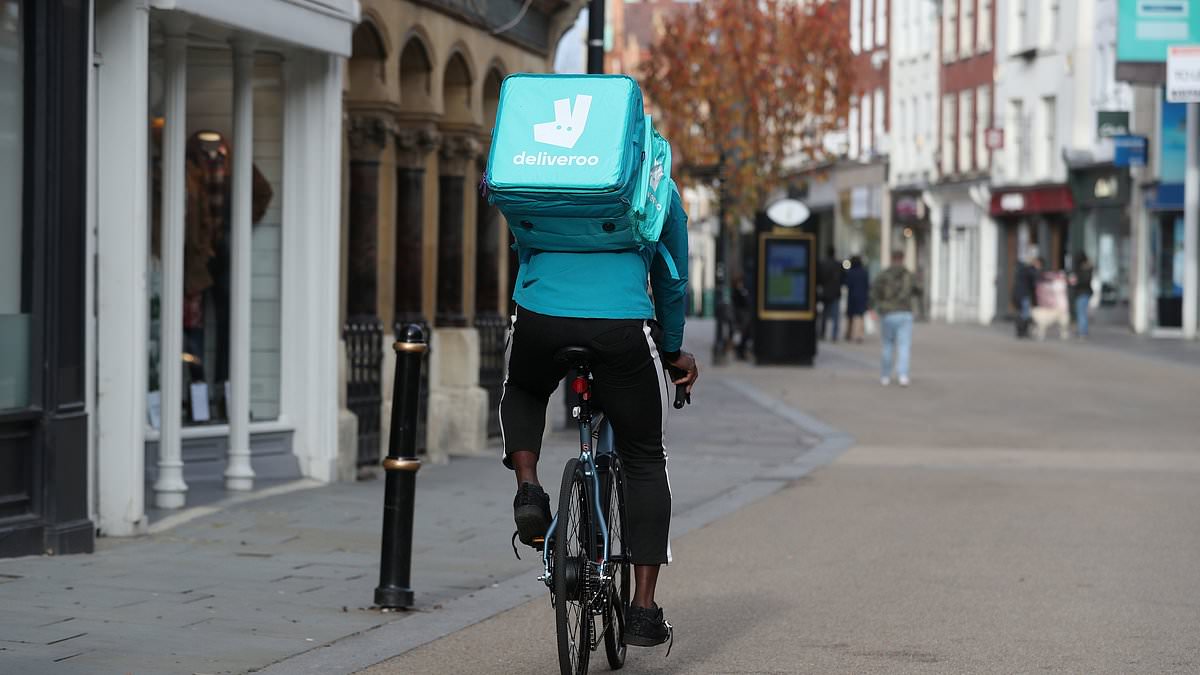 alert-–-furious-deliveroo,-just-eat-and-uber-eats-drivers-go-on-strike-in-row-over-pay:-thousands-of-workers-walk-out-as-they-demand-more-cash