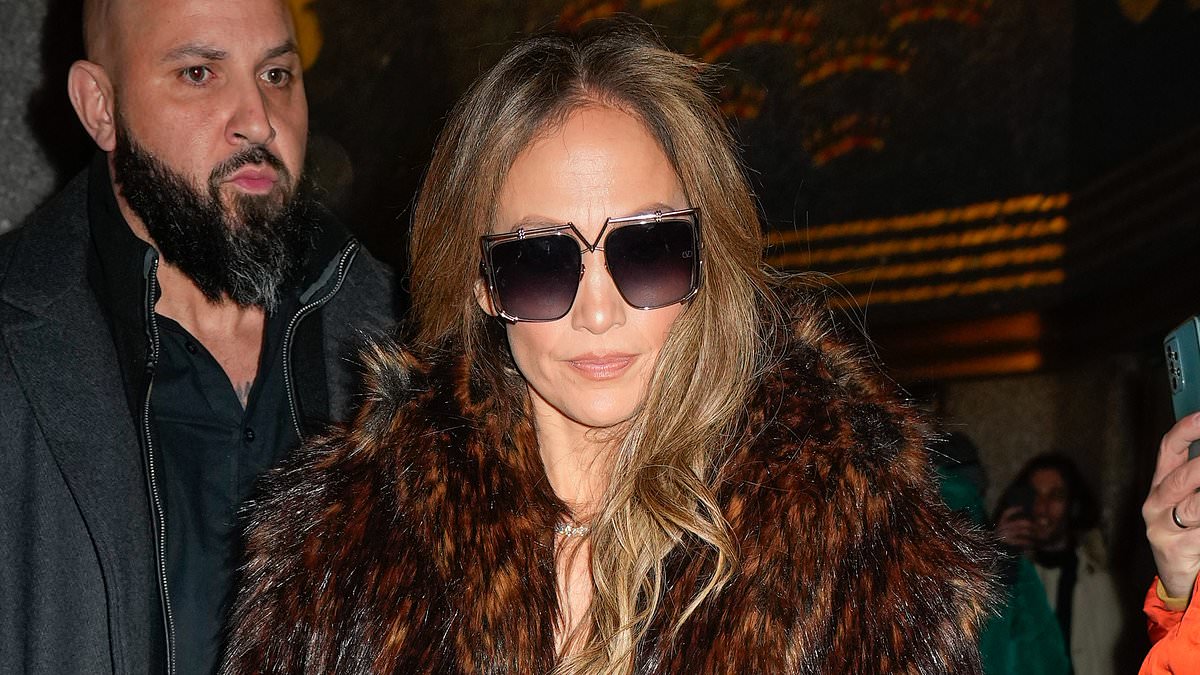 alert-–-jennifer-lopez-glams-up-in-a-luxurious-brown-fur-coat-and-oversized-sunglasses-as-she-hits-new-york-city