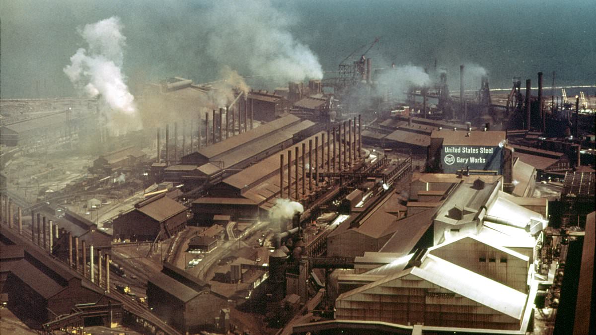 alert-–-inside-america’s-deserted-steel-town-‘scary-gary’-–-where-10,000-buildings-sit-abandoned-after-half-the-population-fled-–-as-it-turns-to-foreign-investors-to-save-its-dying-mill-which-built-the-country’s-bridges,-tunnels-and-skyscrapers