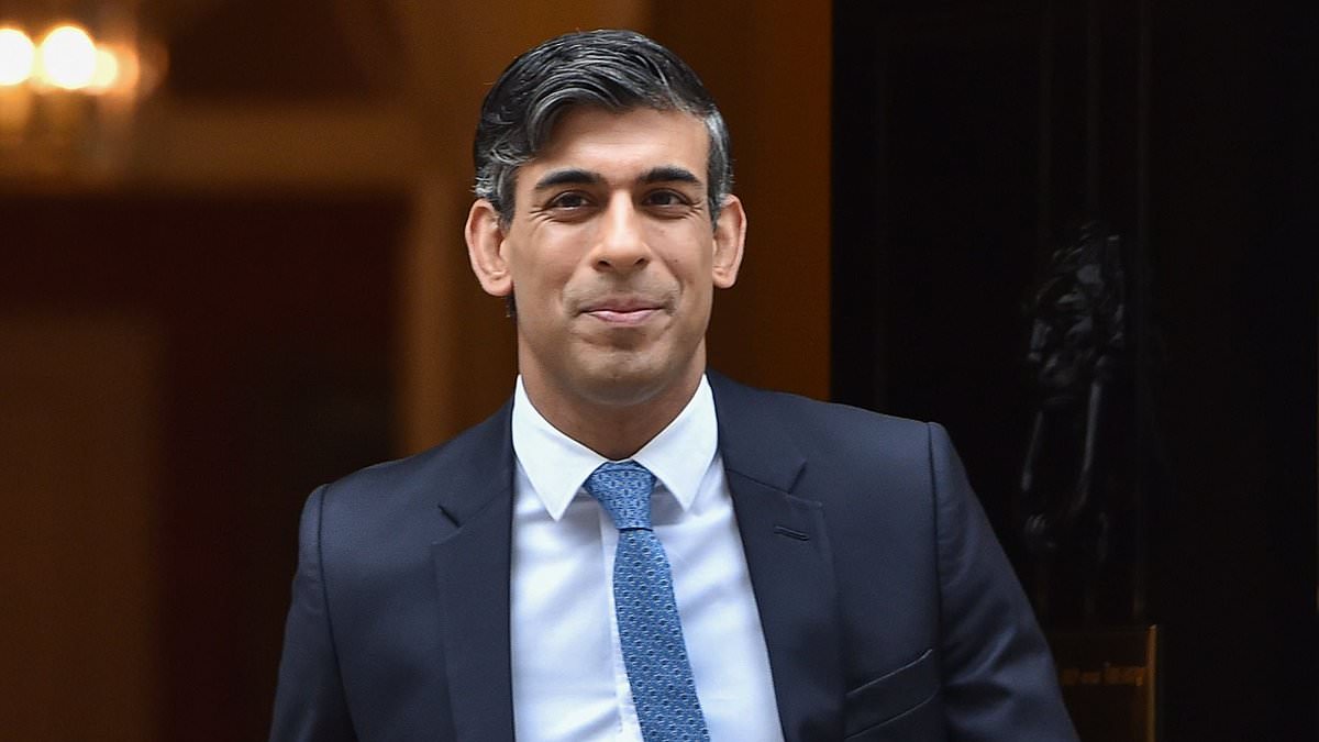 alert-–-rishi-sunak-arrives-in-northern-ireland-for-talks-with-new-sinn-fein-first-minister-and-dup-deputy-after-powersharing-was-finally-restored