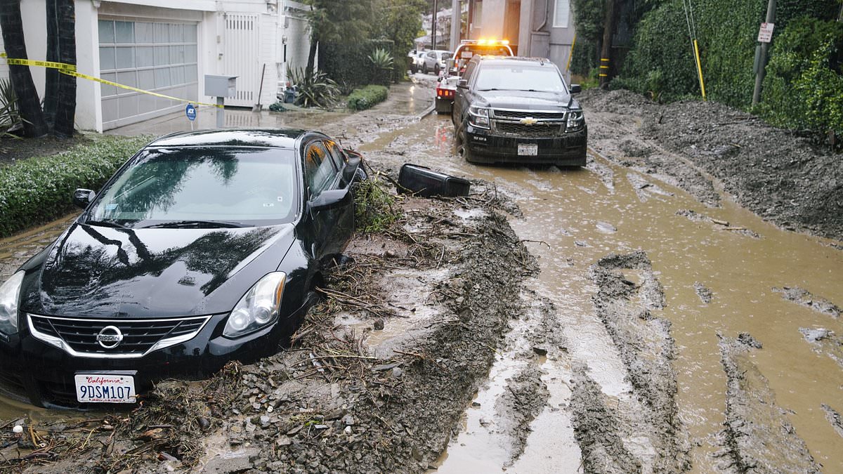 alert-–-more-trouble-for-californians-as-deadly-storm-lingers-over-san-diego-triggering-rockslide-warnings-and-yet-more-flooding:-la-gets-75%-of-its-annual-rainfall-in-five-days-triggering-120-mudslides