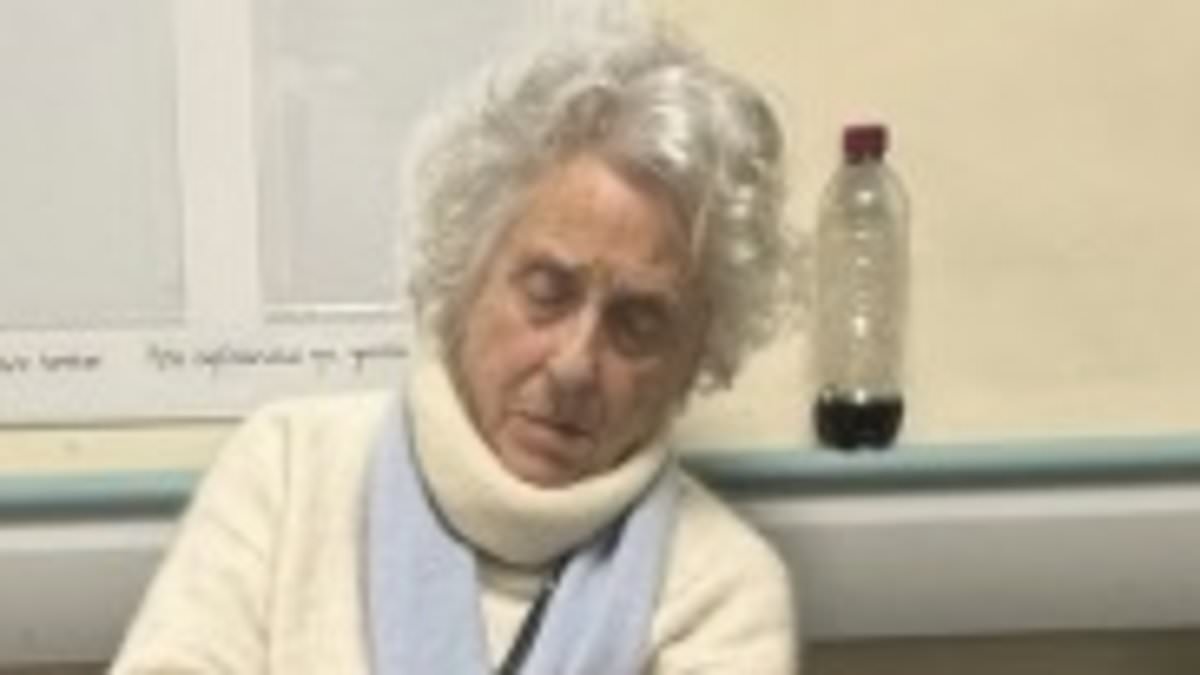 alert-–-bbc-journalist-jeremy-bowen-shares-photo-of-his-mother,-86,-slumped-in-hard-plastic-chair-in-hospital-waiting-room-where-she-was-forced-to-sit-for-17-hours-waiting-for-treatment