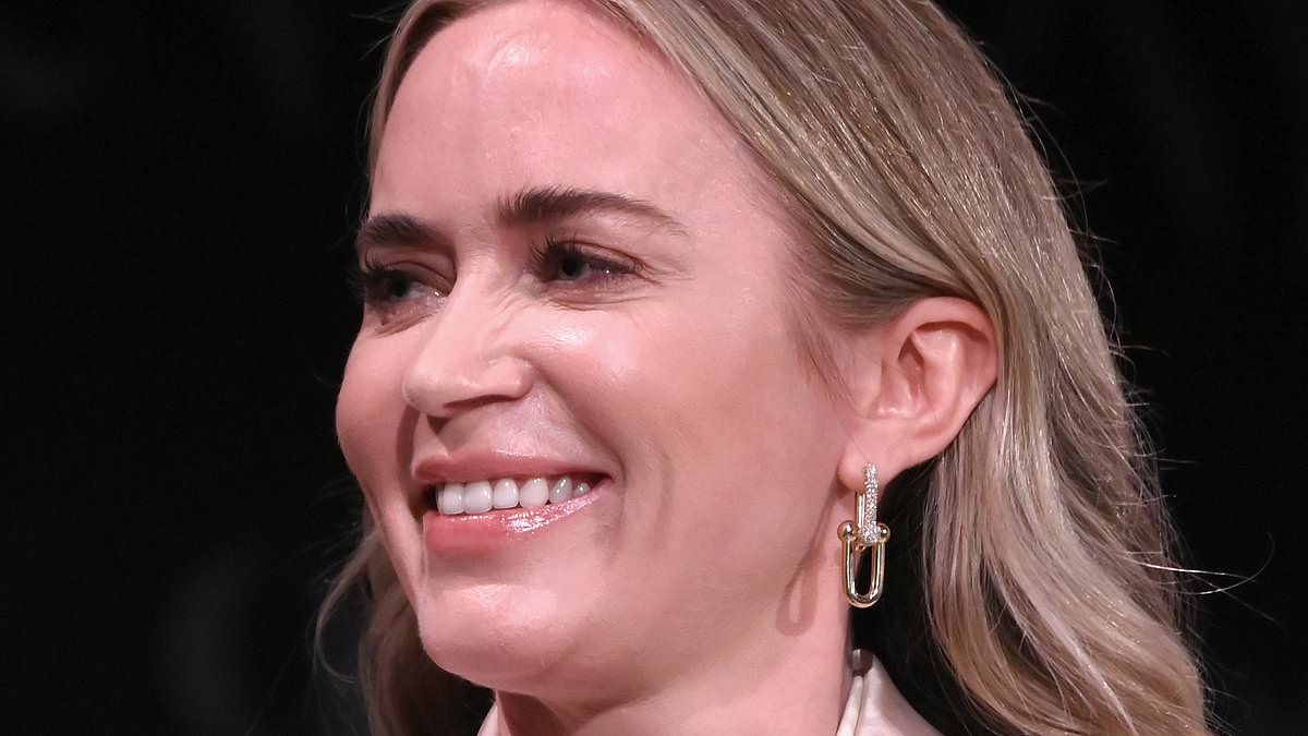 alert-–-emily-blunt-was-picking-up-dog-poop-when-she-found-out-about-her-first-oscar-nomination-for-oppenheimer-as-she-reveals-her-husband-john-krasinski’s-sweet-reaction