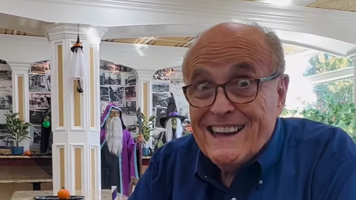 alert-–-rudy-giuliani-owes-$40,000-in-unpaid-fees-to-palm-beach-golf-club-and-another-$647-to-trump-facility,-bankruptcy-records-show-–-as-cash-strapped-former-nyc-mayor-promotes-long-island-deli-online