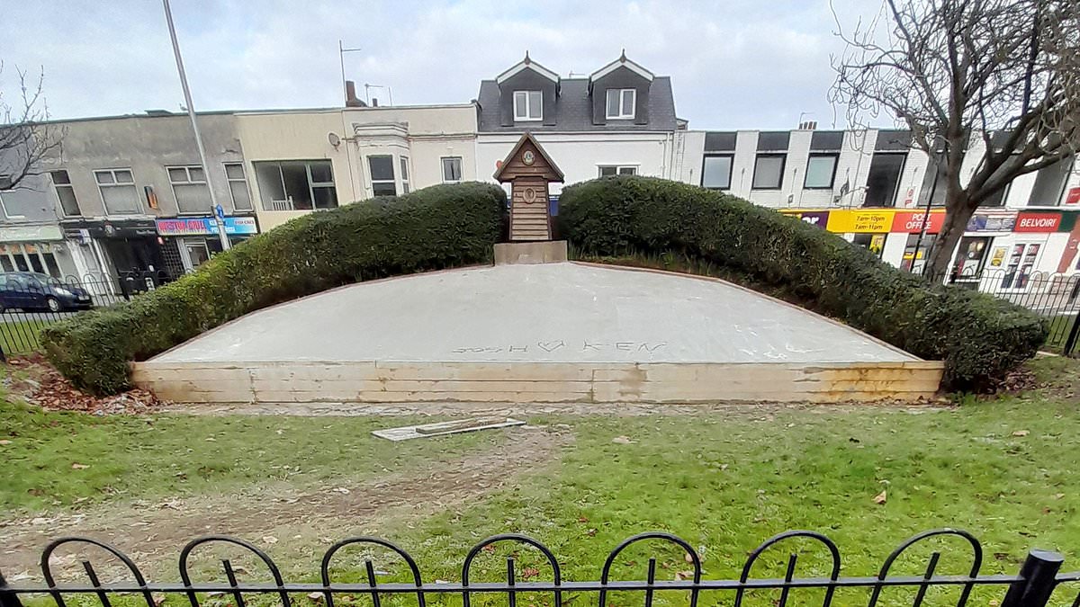 alert-–-fury-after-weston-super-mare’s-historic-floral-clock-display-is-concreted-over-by-its-caretakers…-because-they’ve-‘found-it-harder-and-harder-to-look-after’