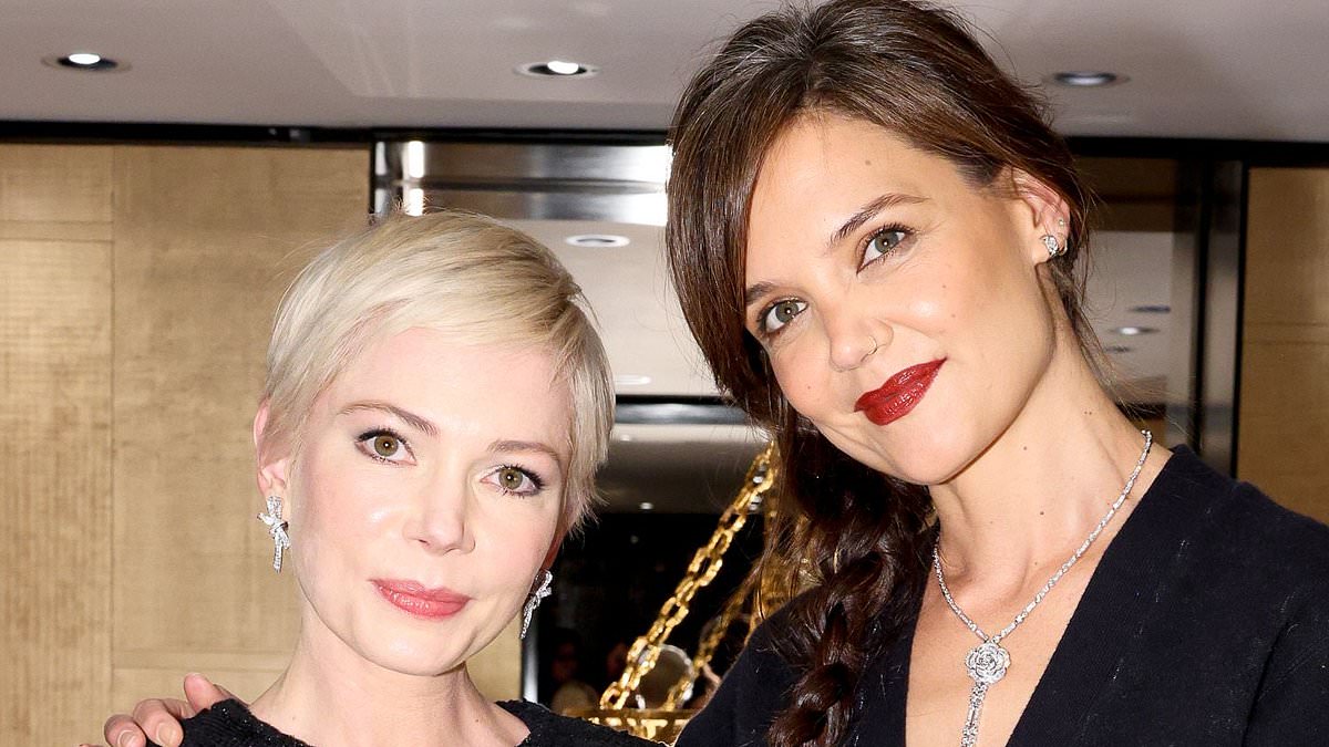 alert-–-katie-holmes-and-michelle-williams-have-a-dawson’s-creek-reunion-at-chanel-dinner-20-years-after-their-hit-show-ended