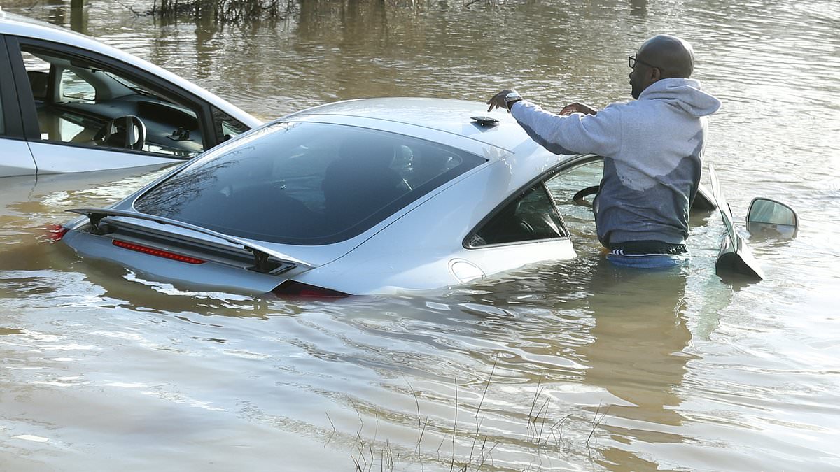 alert-–-uk-weather:-met-office-maps-warn-england-to-brace-for-flooding-with-400-alerts-in-place-and-arctic-snow-blast-continues-to-hit-scotland-–-as-areas-set-to-be-hit-by-deluge-over-the-weekend-are-revealed