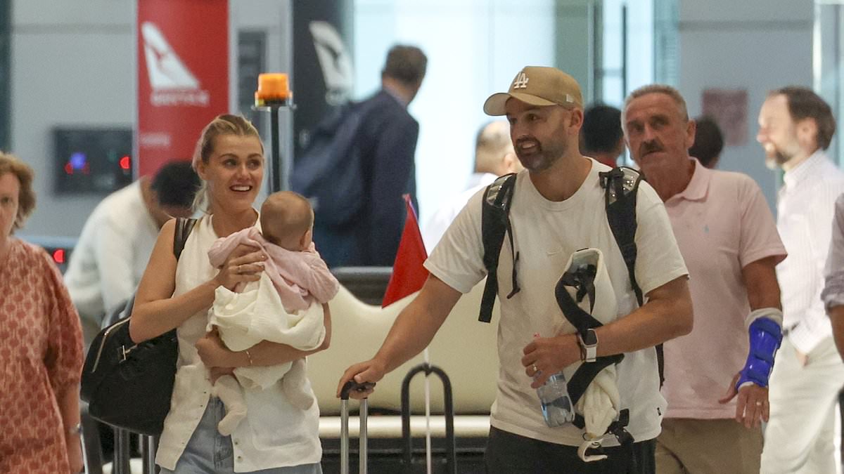 alert-–-cricketer-nathan-lyon-and-his-wife-emma-arrive-in-sydney-with-their-rarely-seen-child-after-secret-pregnancy-–-as-doting-mother-shows-off-her-post-baby-body-in-ripped-jeans
