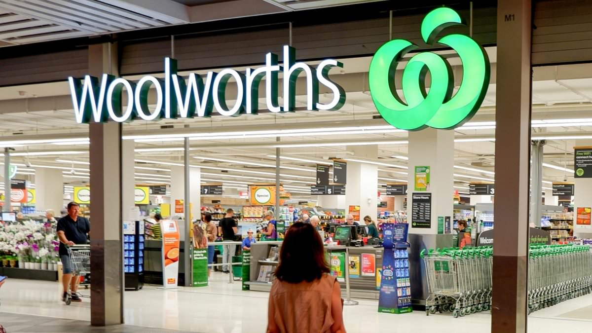 alert-–-woolworths-worker-stunned-by-supermarket’s-new-cash-rule-after-working-there-for-20-years