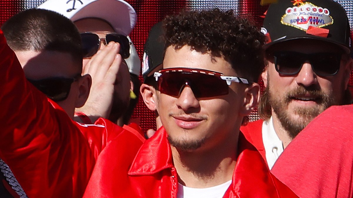 alert-–-patrick-mahomes-leads-the-prayers-for-kansas-city-after-multiple-people-were-shot-and-one-killed-at-union-station-as-one-million-fans-gather-to-watch-the-chiefs’-super-bowl-victory-parade