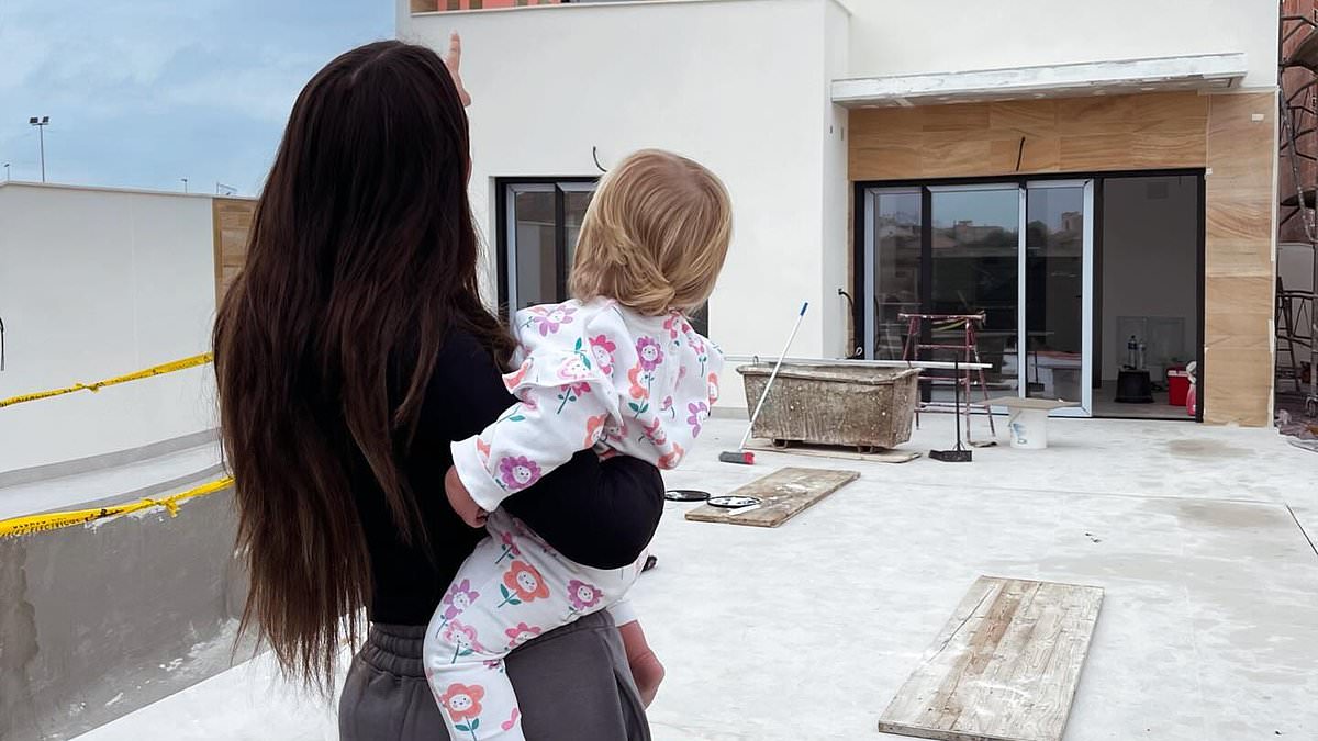 alert-–-charlotte-crosby-reveals-she-has-bought-a-holiday-home-in-spain-as-she-shares-a-snap-of-her-new-modern-villa-and-admits-it’s-a-‘pinch-me-moment’