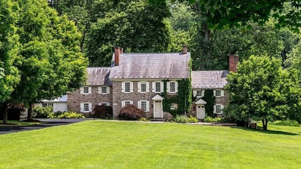 alert-–-inside-bradley-cooper’s-$6.5million-pennsylvania-farmhouse-eight-minutes-from-gigi-hadid-and-her-mom-yolanda:-sprawling-colonial-era-estate-features-seven-bedrooms,-a-swimming-pool-and-a-20-acre-private-lake