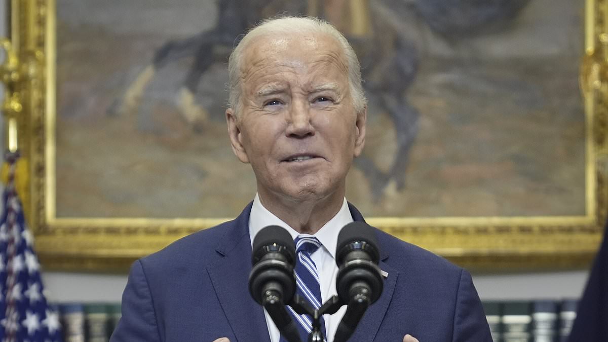 alert-–-joe-biden-suddenly-freezes-while-attacking-trump:-president-takes-a-bizarrely-long-pause-while-thinking-of-a-way-to-insult-his-rival-for-inviting-russia-to-invade-nato-allies