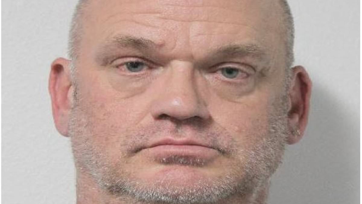 alert-–-kilt-wearing-pervert-is-arrested-after-going-into-antique-stores-and-shoving-items-up-his-rectum-before-placing-them-‘back-on-the-shelf-for-display’
