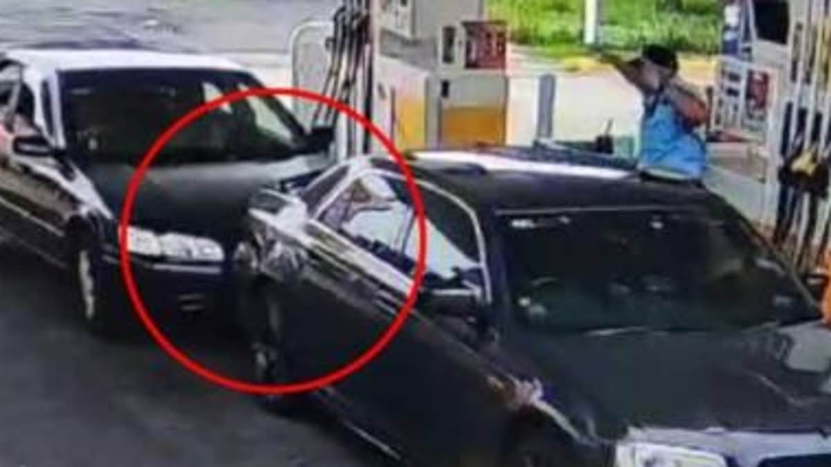 alert-–-meet-australia’s-dumbest-driver:-bloke-smashes-into-the-back-of-a-police-car-as-he-pulls-into-a-petrol-station