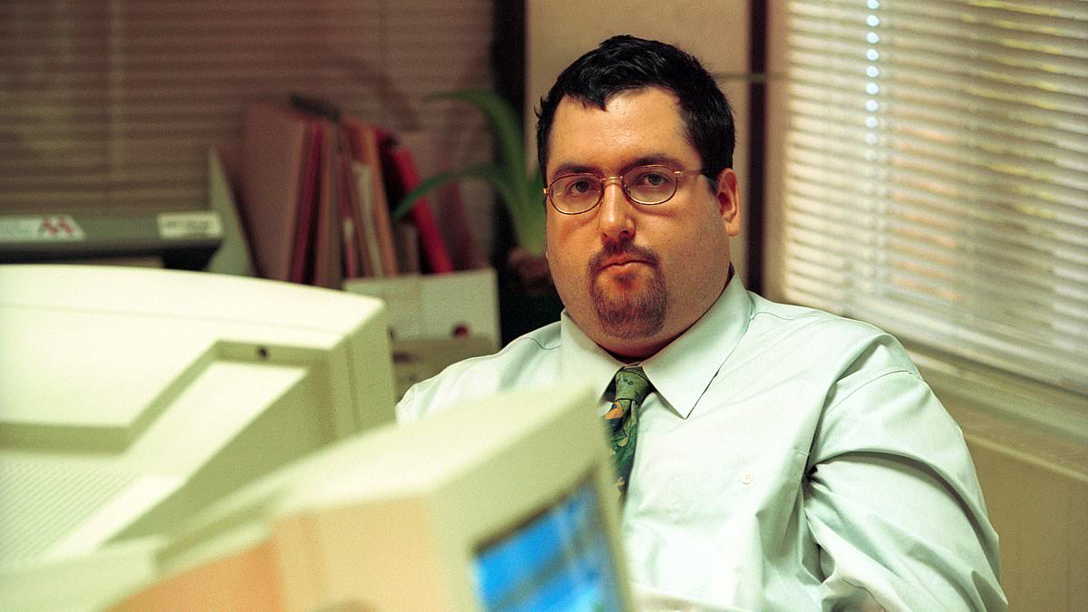 alert-–-life-after-the-office:-how-ewen-macintosh-found-fame-as-deadpan-accountant-keith-bishop-in-ricky-gervais’-hit-sitcom-–-but-after-landing-roles-in-little-britain-and-miranda-the-offers-dried-up-and-he-earned-cash-by-doing-8-cameo-videos-for-fans