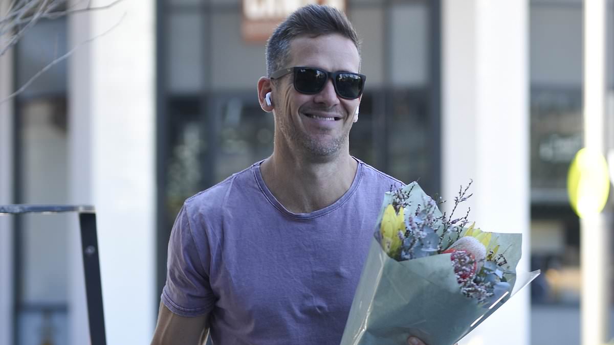 alert-–-mafs-groom-jono-is-spotted-with-apology-flowers-for-wife-lauren-after-not-having-her-back-over-muzzle-comment-–-as-it’s-revealed-he-was-kicked-out-of-the-dinner-party-for-being-‘too-drunk’