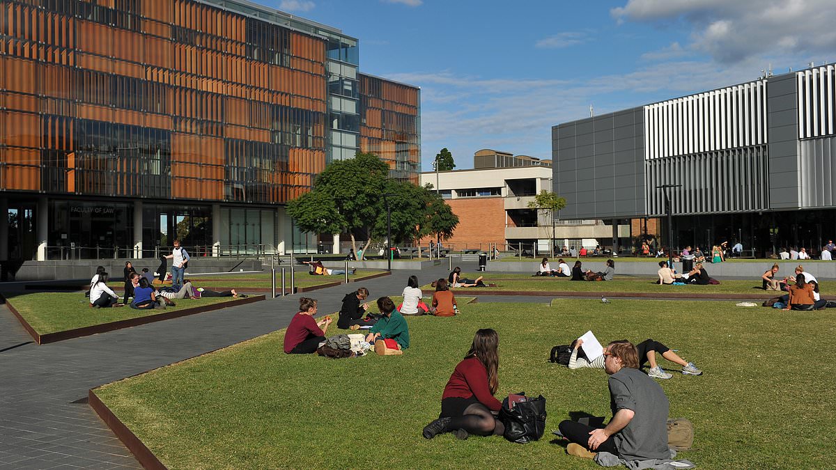 alert-–-sydney-university-legionnaires’-disease-outbreak:-urgent-warning-issued-for-uni-campus-after-three-people-came-down-sick-with-bacterial-disease-located-on-site