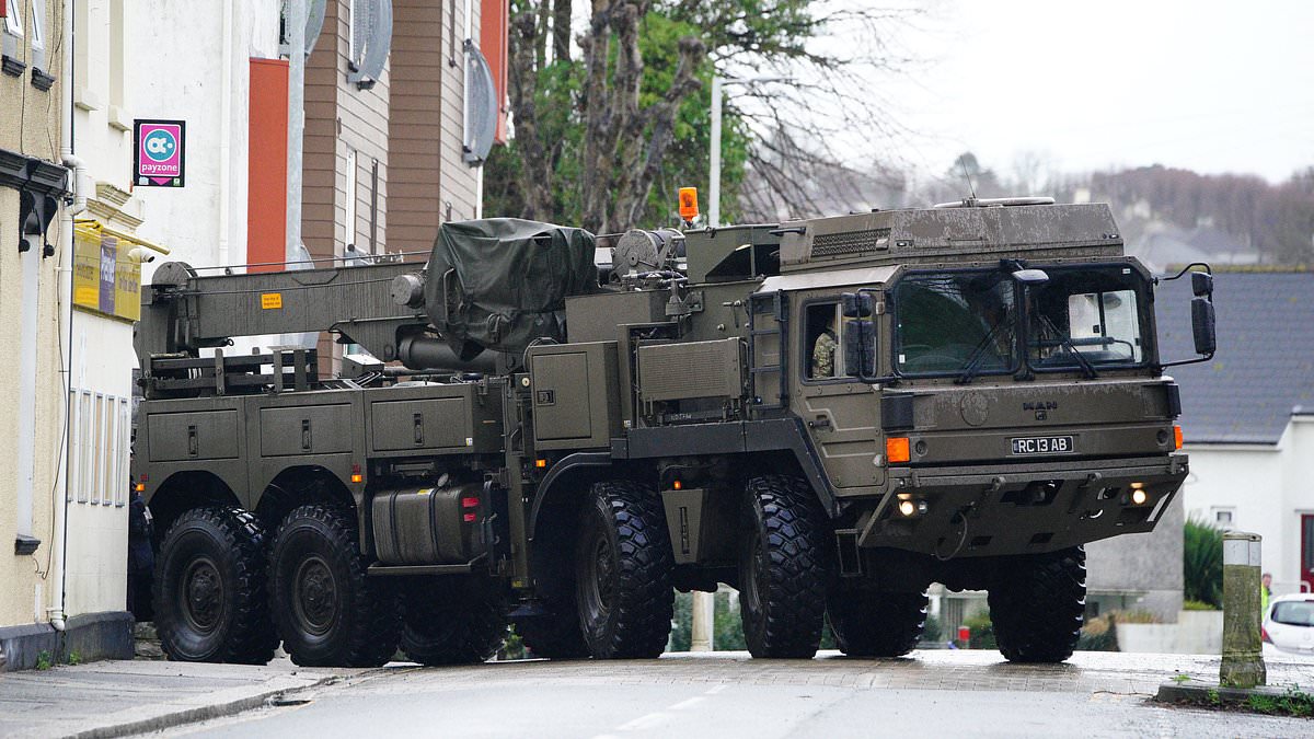 alert-–-leave-your-homes-by-2pm:-thousands-of-plymouth-residents-are-sent-emergency-text-alert-ordering-them-to-evacuate-before-army-begins-nerve-shredding-operation-to-remove-unexploded-bomb-found-in-family’s-garden-and-drop-it-into-the-sea