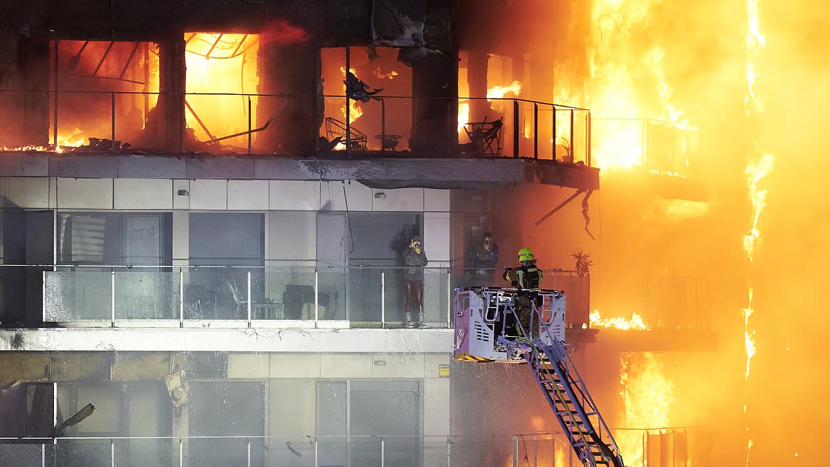 alert-–-valencia-fire:-dramatic-moment-firefighters-save-couple-from-seventh-floor-of-the-burning-building