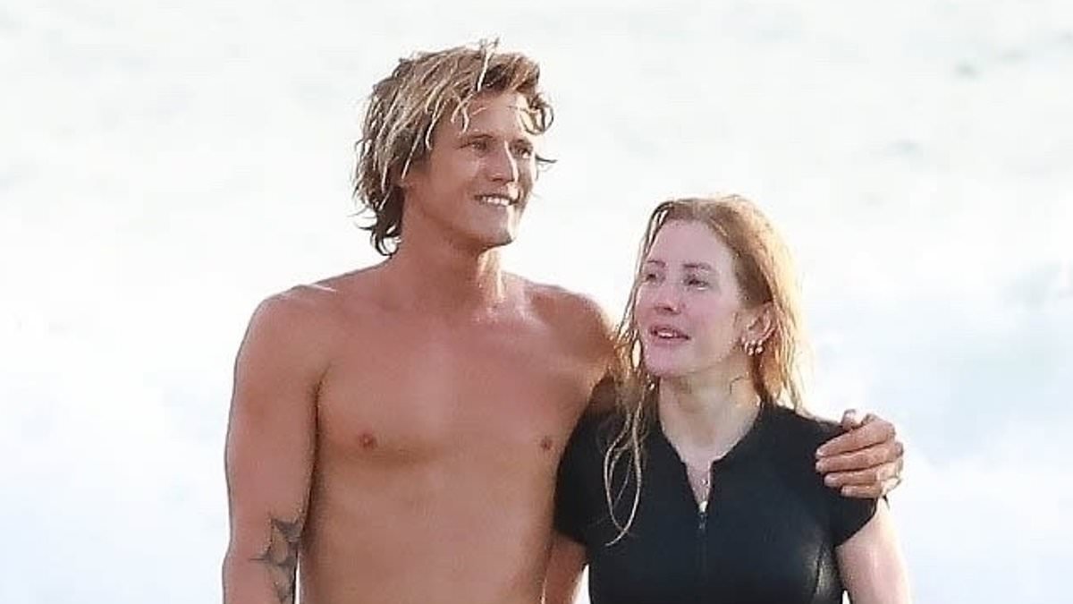 alert-–-the-pictures-that-prove-there-is-no-saving-ellie-goulding’s-marriage:-singer,-37,-packs-on-the-pda-with-hunky-surf-instructor-in-costa-rica-as-she-announces-split-from-husband-caspar-jopling-–-with-pals-saying-she-‘moved-on-some-time-ago’