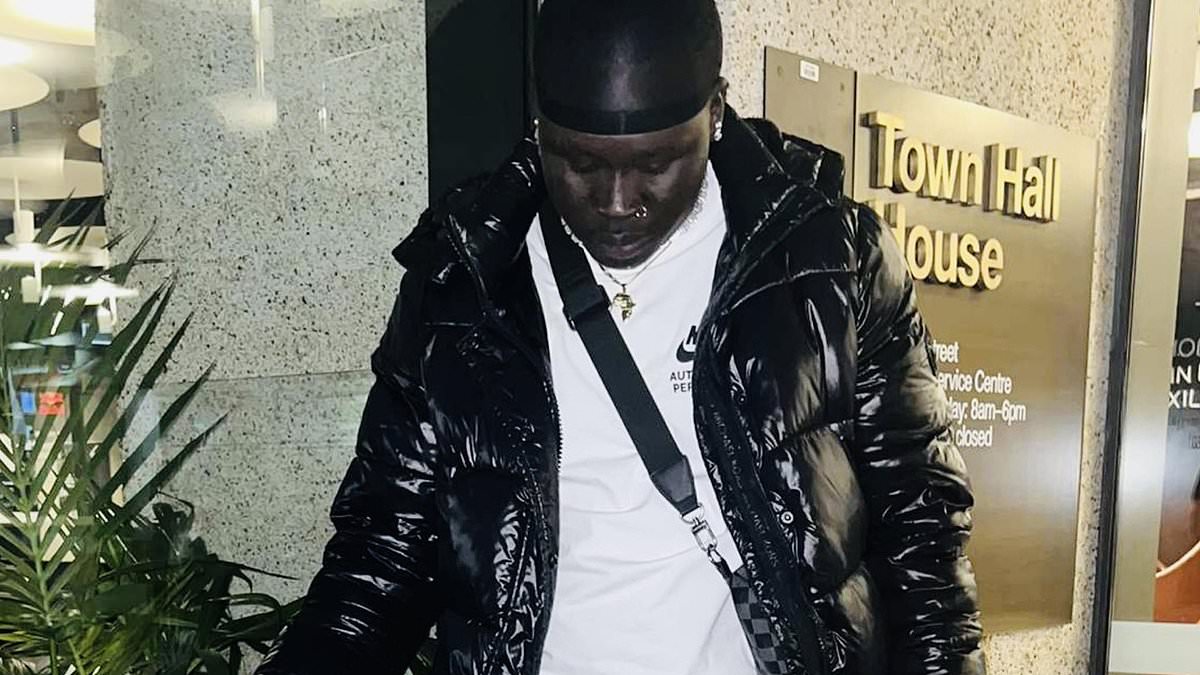 alert-–-bol-deng:-man,-20,-is-shot-dead-in-‘targeted’-fairfield-west-drive-by-attack-in-sydney’s-west-as-neighbours-share-details