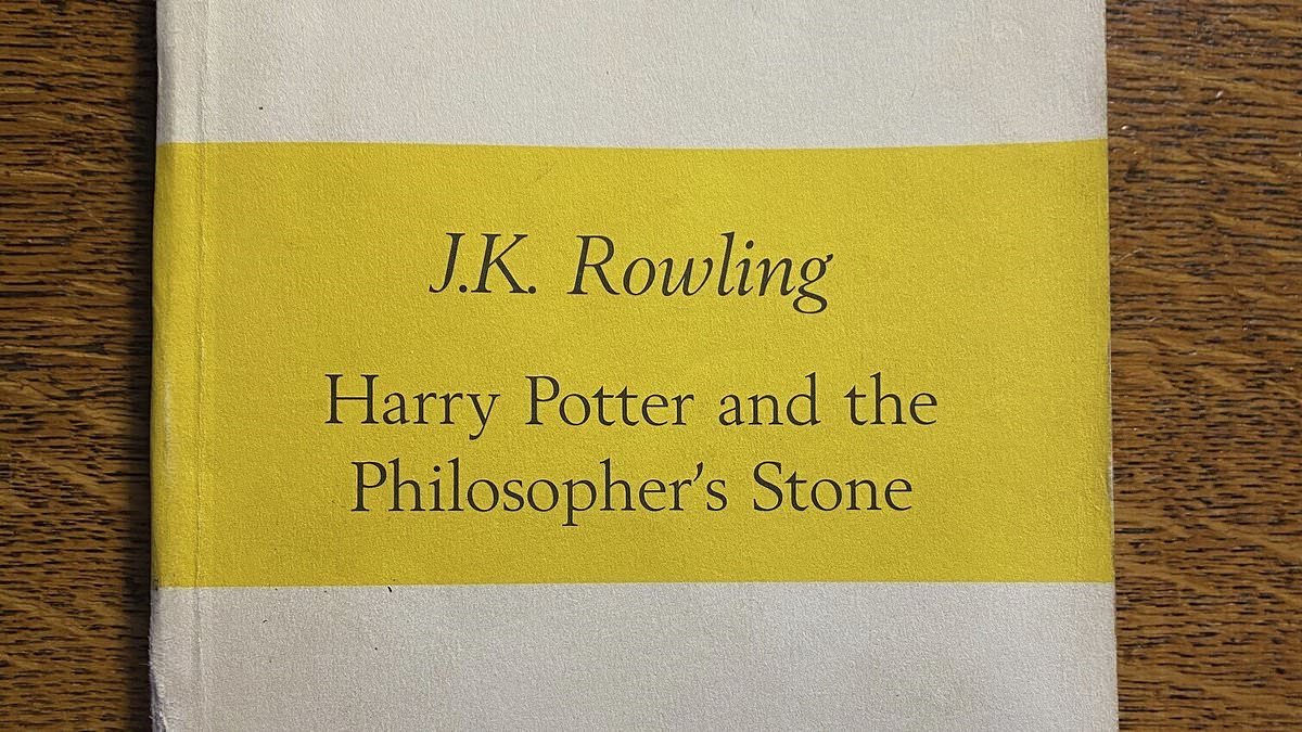 alert-–-harry-potter-novel-with-spelling-mistake-of-author’s-name-and-bought-for-just-pennies-in-second-hand-book-store-sells-for-incredible-price-after-seller-found-it-lying-around-at-home