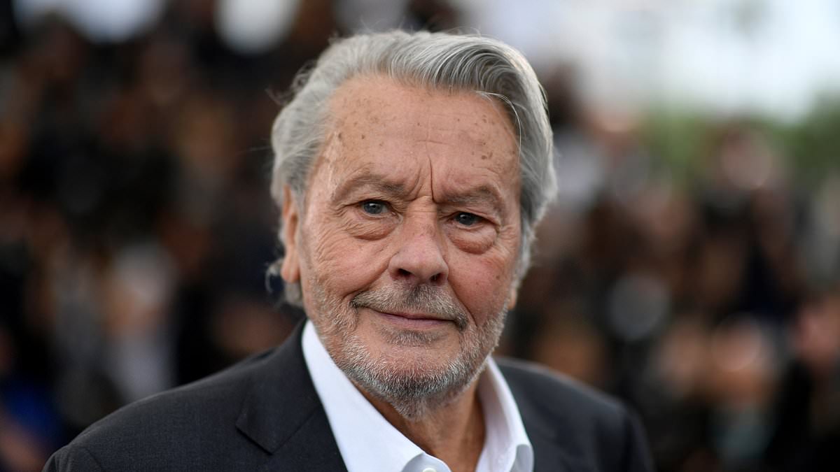 alert-–-police-seize-72-guns-and-more-than-3,000-rounds-of-ammunition-from-french-actor-alain-delon’s-paris-home:-cops-say-‘the samurai’-star,-88,-had-no-permit-for-any-of-the-weapons