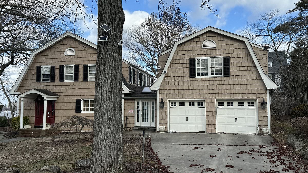 alert-–-stay-away!-shameless-squatter-in-couple’s-$2million-long-island-‘dream’-home-places-angry-sign-in-door-telling-new-owners-they-‘don’t-have-his-consent-to-enter’