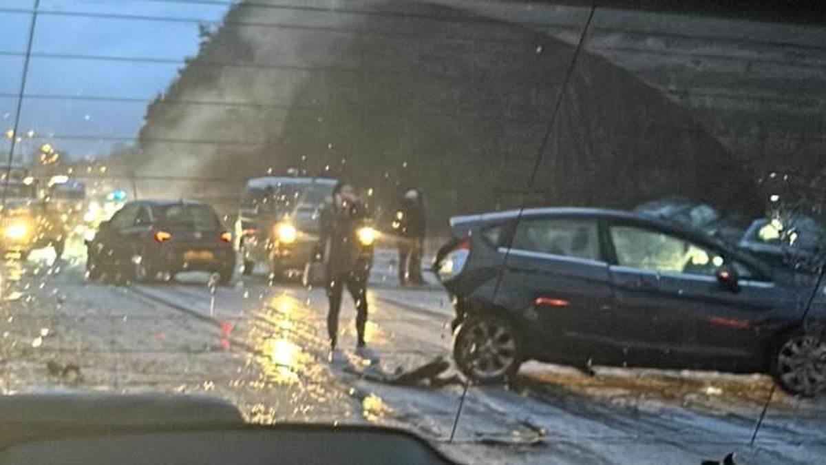 alert-–-thirty-four-people-injured-in-15-car-crash-near-gatwick-airport:-police-probe-huge-smash-in-hail-storm-and-torrential-rain-which-shut-m23-for-four-hours