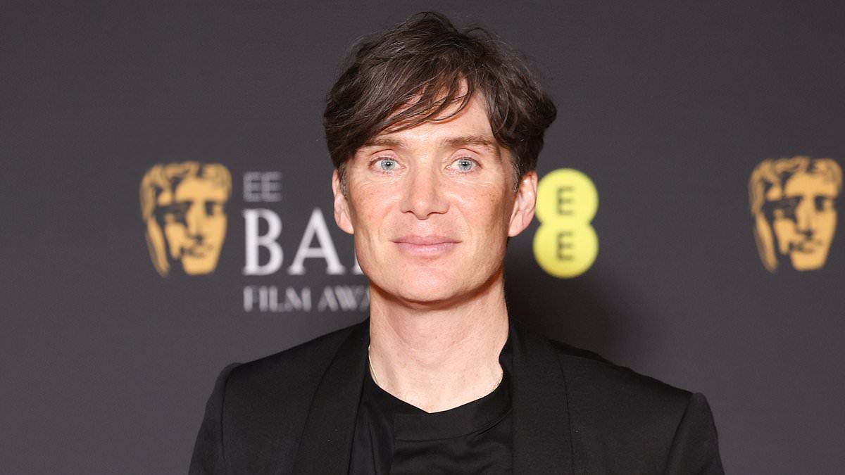 alert-–-worth-a-bomb!-lock-of-oppenheimer-star-cillian-murphy’s-hair-from-set-of-peaky-blinders-goes-on-sale-for-6,000