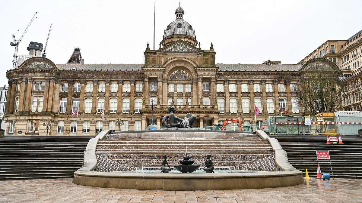 alert-–-birmingham-residents-face-380-hike-in-band-d-council-tax-as-city’s-‘bankrupt’-town-hall-votes-on-new-budget-today-after-nottingham-confirmed-huge-crackdown…-with-fears-moves-to-slash-bin-collections-and-dim-streetlights-will-sweep-across-the-country