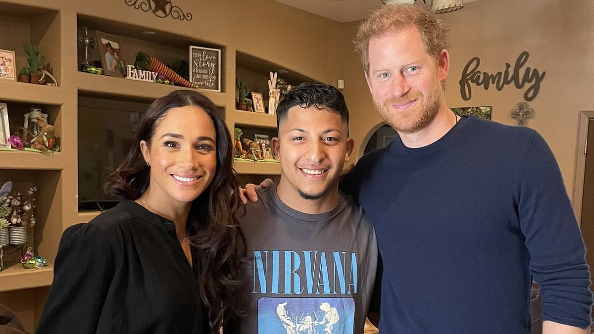 alert-–-touching-moment-meghan-calls-harry-‘my-love’-before-singing-happy-birthday-during-surprise-visit-to-family-of-teacher-killed-in-texas-school-shooting-whose-husband-died-two-days-later-of-a-broken-heart