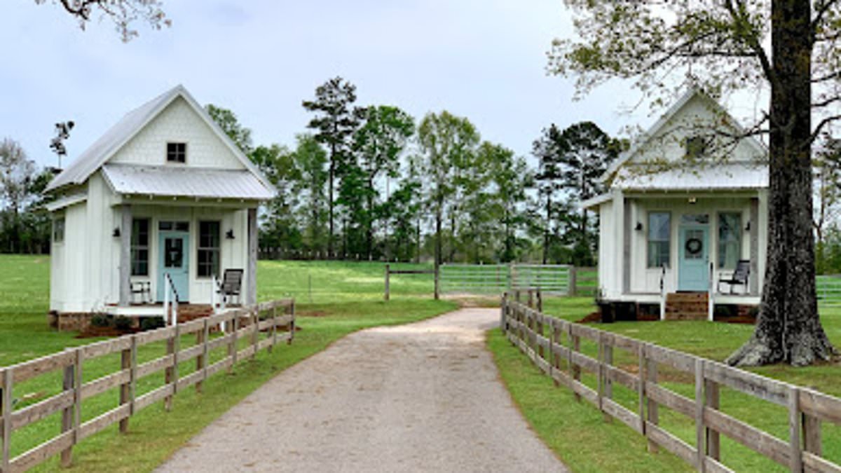 alert-–-wedding-venue-white-magnolia-blasted-for-‘cosplaying-slavery’-after-hosting-plantation-style-receptions-in-buildings-resembling-slave-quarters