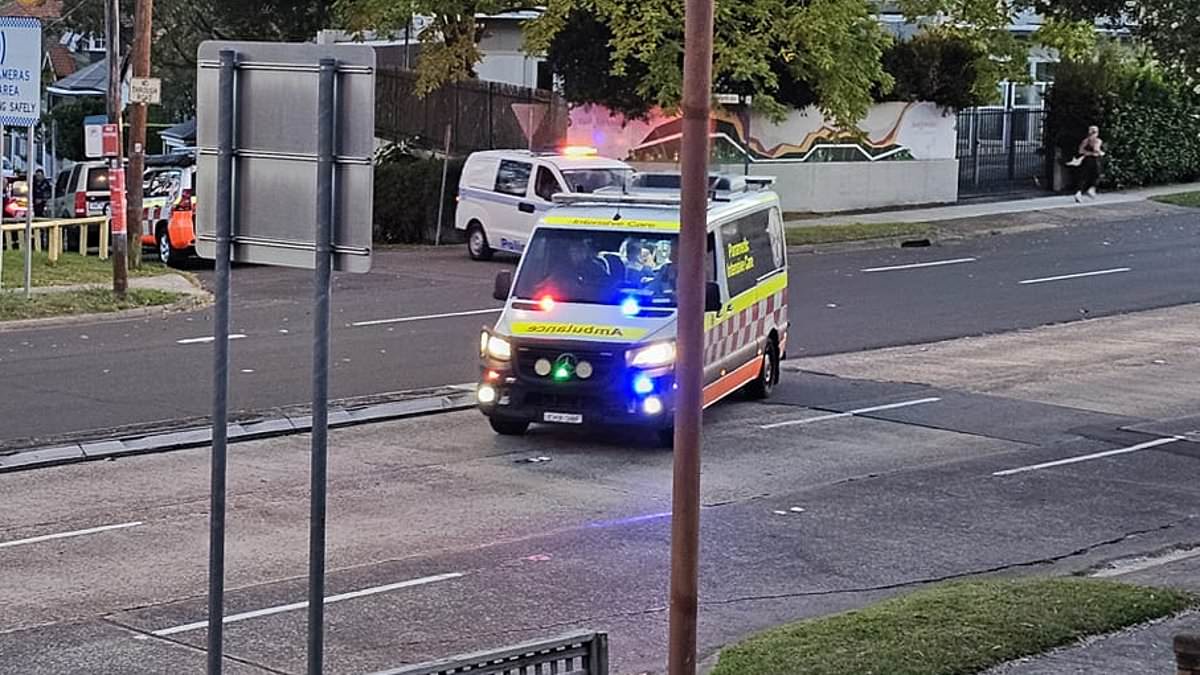 alert-–-balgowlah-stabbing:-two-people-rushed-to-hospital