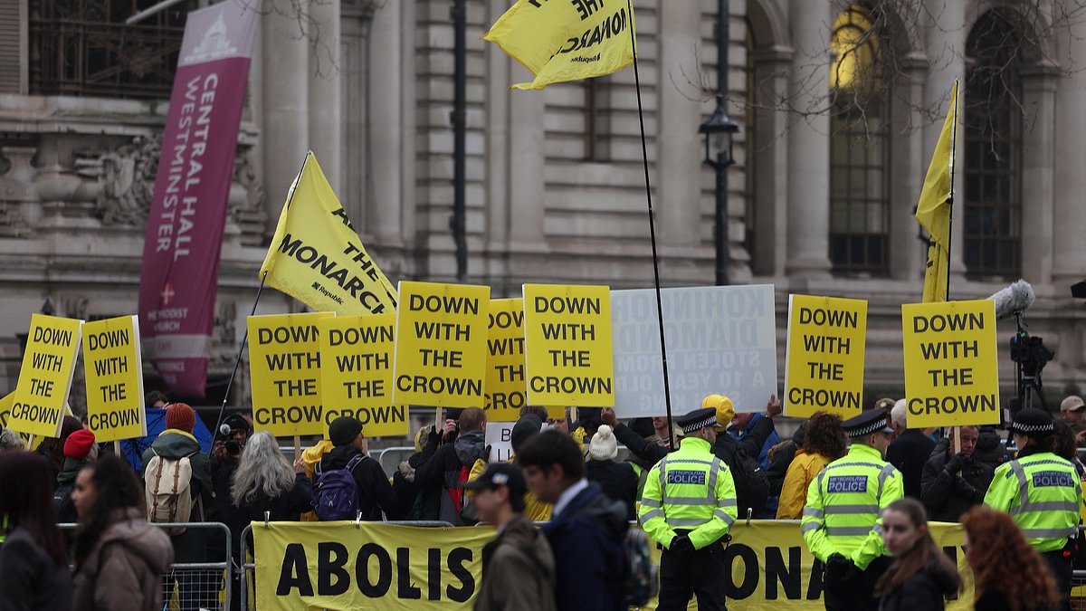 alert-–-not-my-king’-mob-masses-outside-of-westminster-abbey:-anti-monarchist-protesters-rally-in-london-armed-with-drums-and-posters-saying-‘down-with-the-crown’-–-as-charles-misses-service-during-cancer-treatment