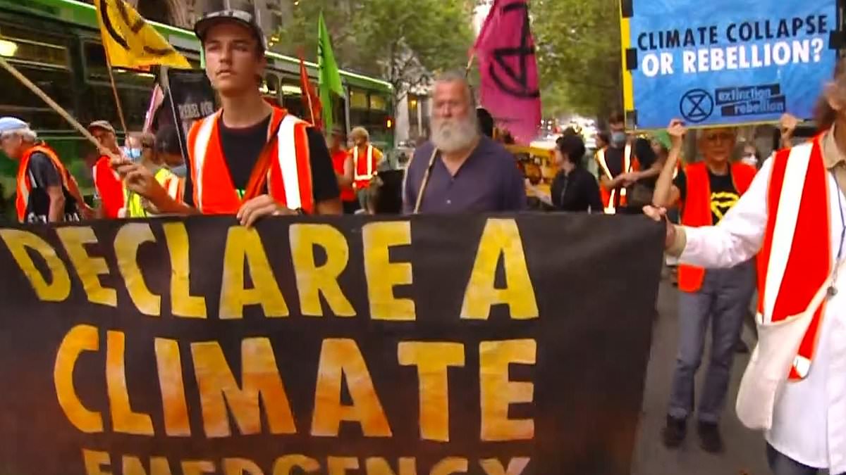 alert-–-melbourne-cbd-protest:-extinction-rebellion-climate-change-activists-block-off-collins-st,-causing-huge-traffic-delays